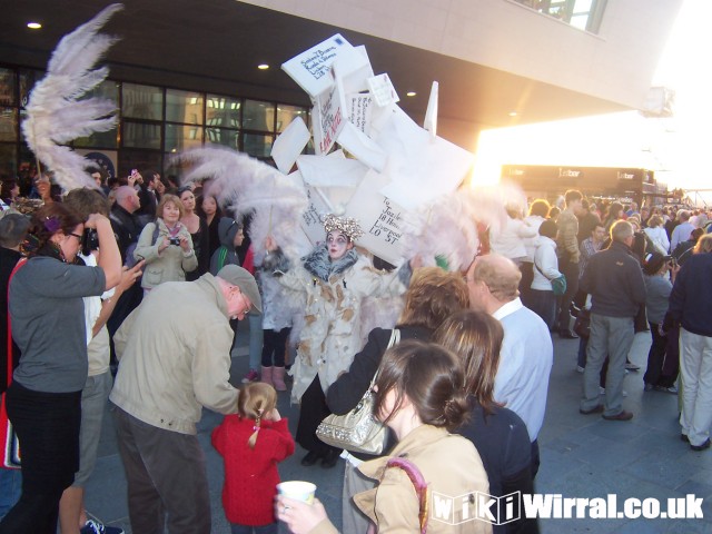 Attached picture liverpool 1 and the waterfront liver building 096.jpg